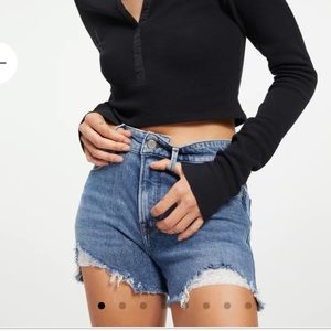 Good American. CUT OFF SHORT | INDIGO048. Size 8. NWT